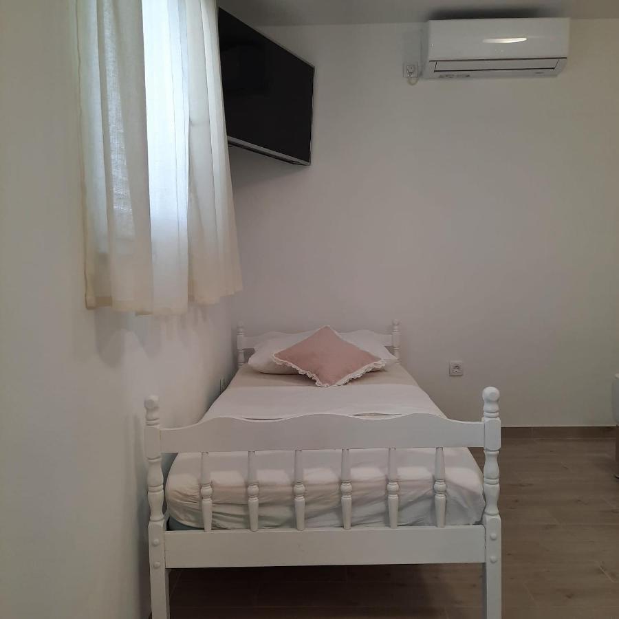 Studio Apartman Mare โตรกีร์ ภายนอก รูปภาพ