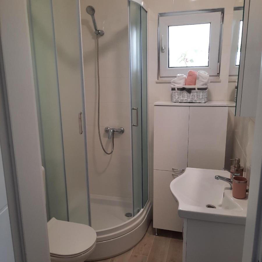 Studio Apartman Mare โตรกีร์ ภายนอก รูปภาพ